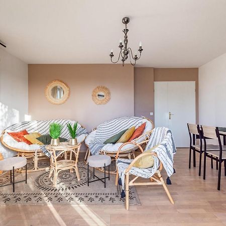 شقة Luxe Flat For 7 - Fairytale Factory بوسي سان جورْج المظهر الخارجي الصورة