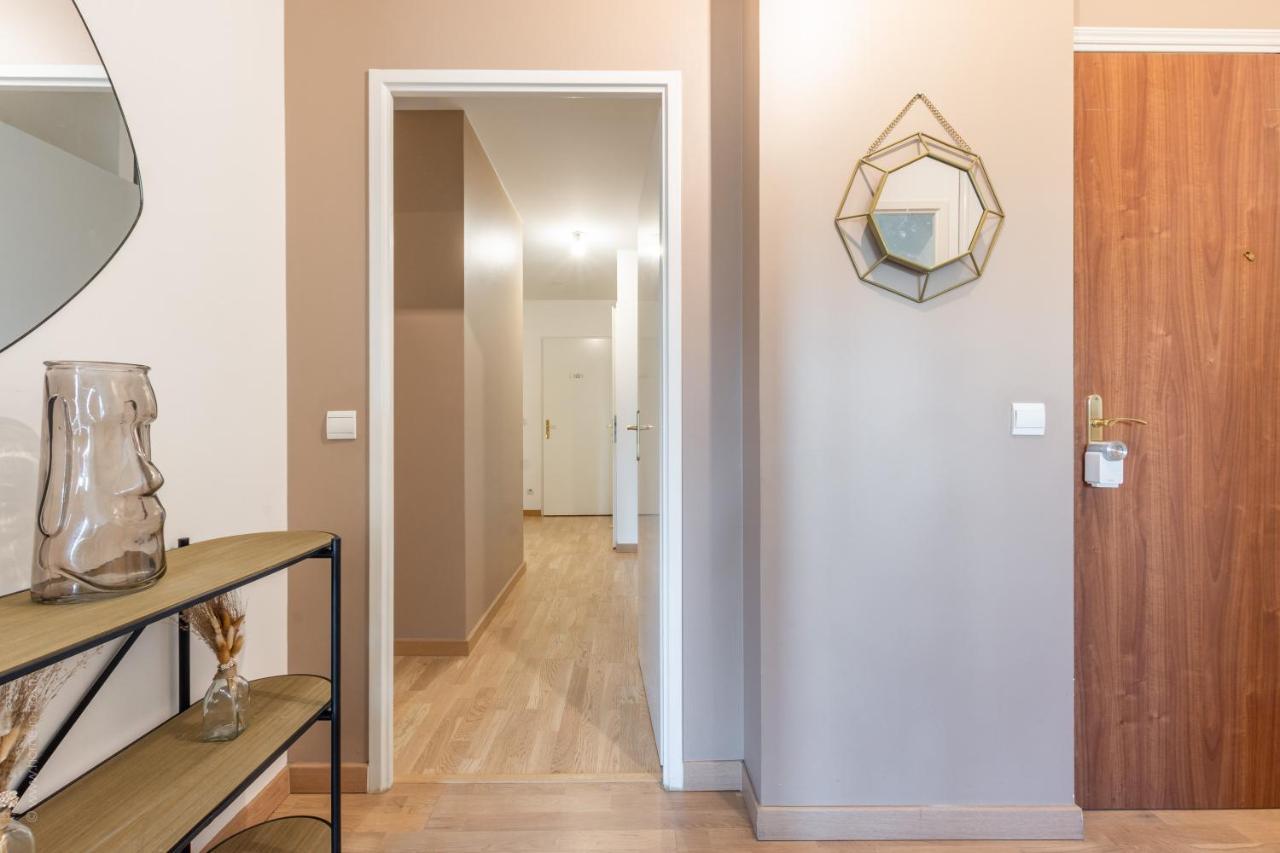 شقة Luxe Flat For 7 - Fairytale Factory بوسي سان جورْج المظهر الخارجي الصورة
